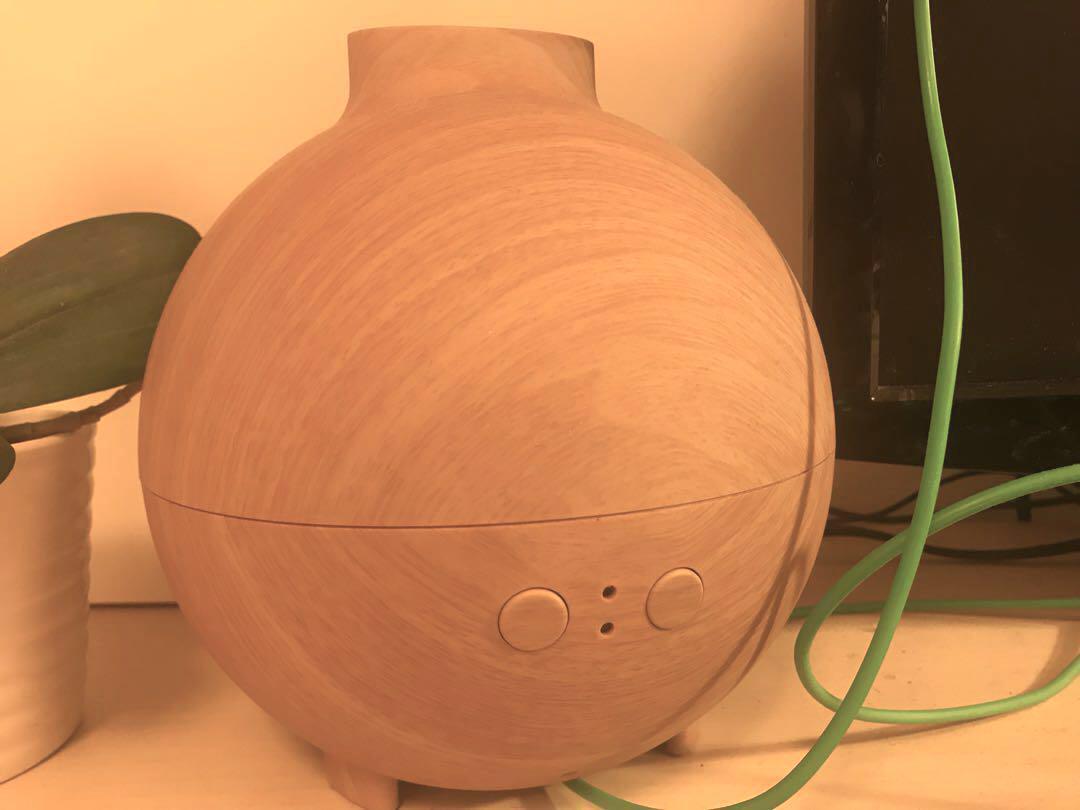 Aroma Diffuser (Category: Home Fragrance) located in Singapore. Submitted by bphouse (Listing ID 176265574, Image 1). Description: Bought it from BHG 6 month ago, costed $98, weekend always out, rarely use hence list for sale Heavy duty, sufficient aroma for living room and big tank to last 8hrs+ Adjustable rate. Low water level warning, Auto cutoff if ignored Night lighting.