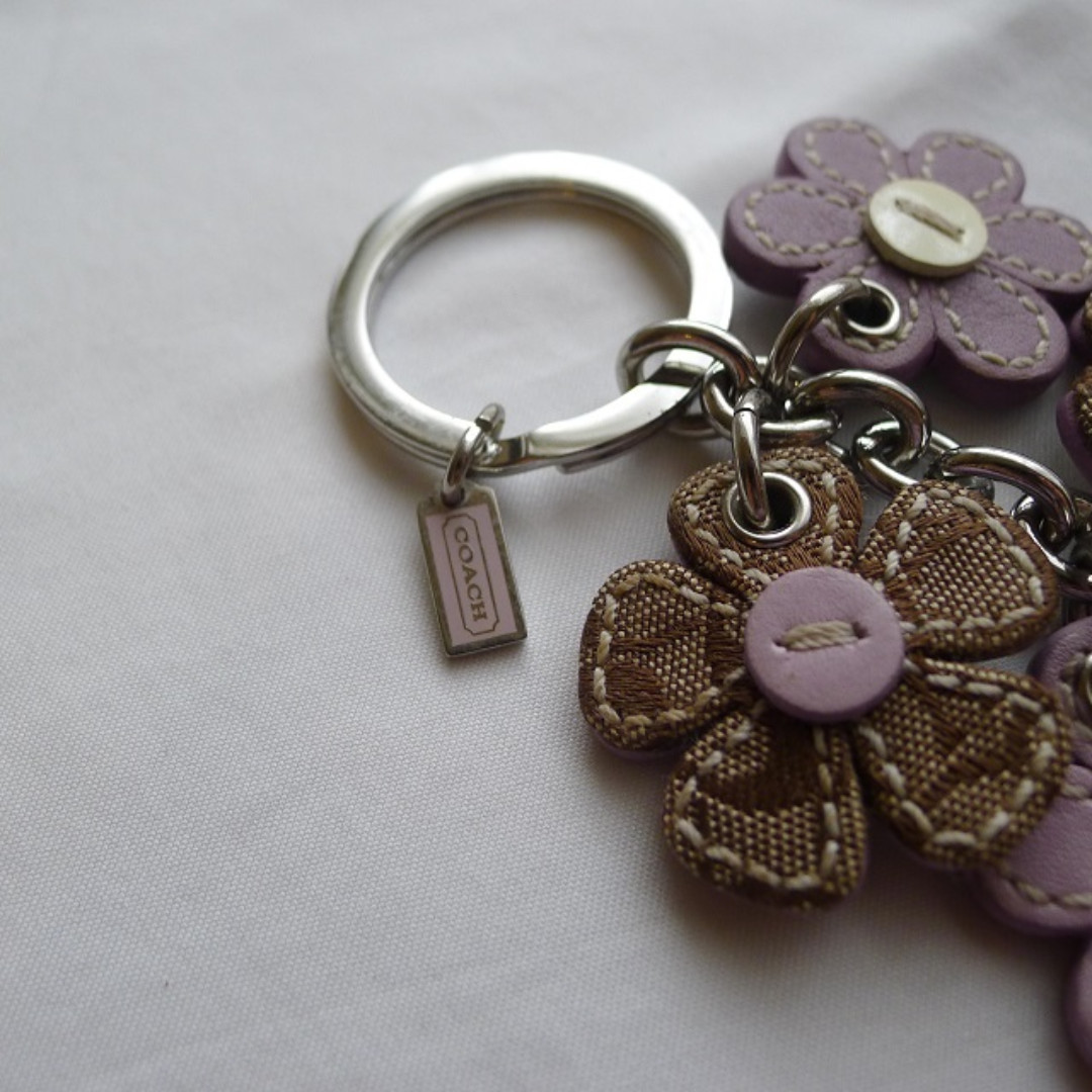 Coach daisy keychain discount