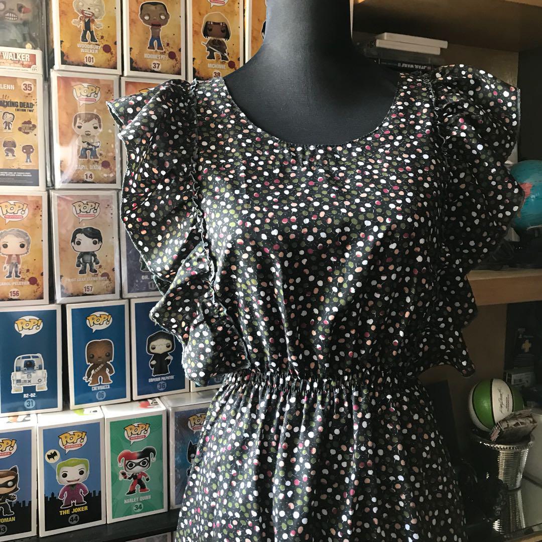 Flared sleeves Polka Dots Dress (Category: Dresses) located in Manila. Submitted by everchic (Listing ID 166863806, Image 3). Description: In perfect condition Garterized waist Can fit S - M TAGS CASUAL DRESS POLKA DOTS .