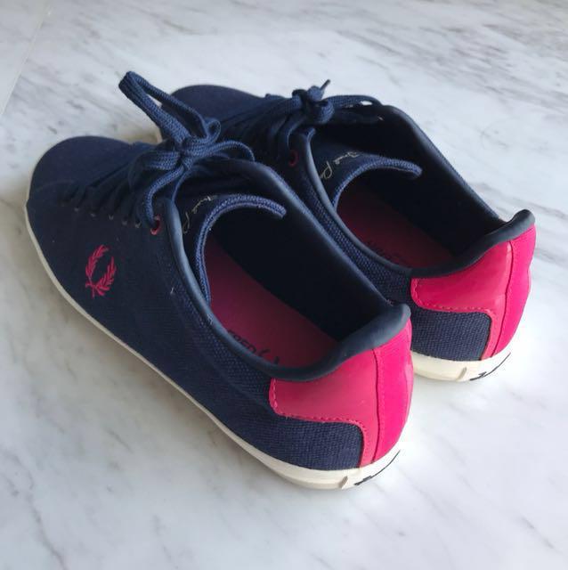 LADIES SHOES SPORTS Fred Perry Sportswear Howells Canvas Patent Carbon Blue