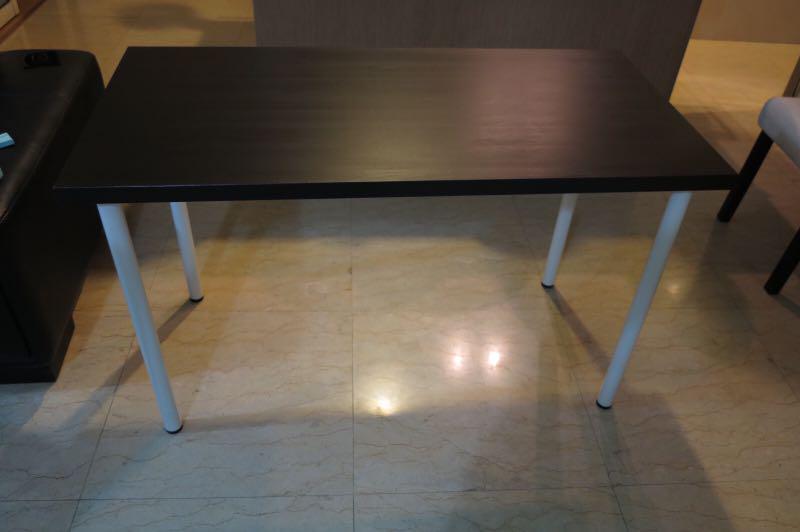 Ikea Table (Category: Tables & Sets) located in Kuala Lumpur. Submitted by dimmik (Listing ID 173843661, Image 1). Description: 9,5/10.