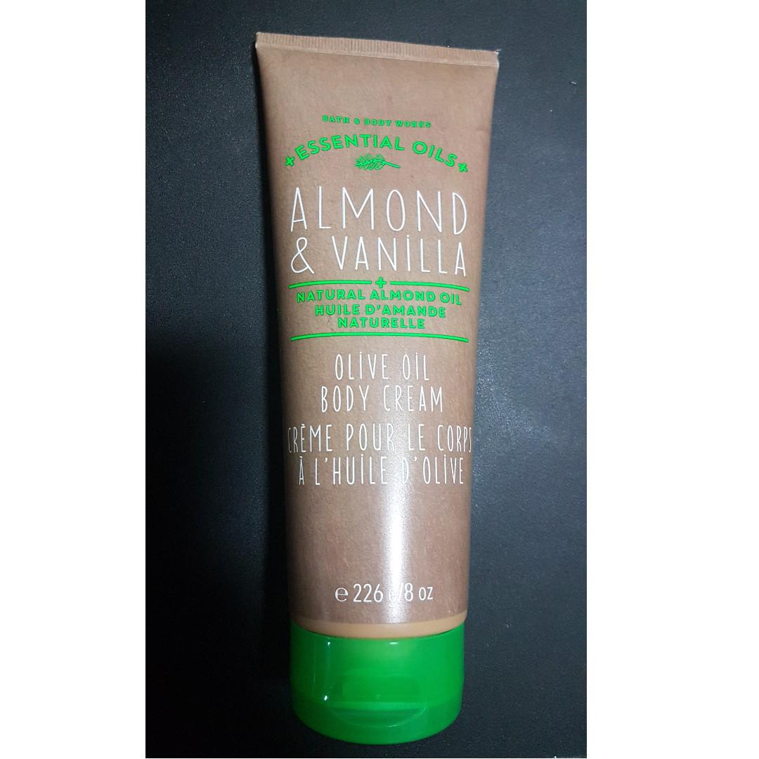Bath Body Works Oilve Oil Cream Almond Vanilla 8 Oz