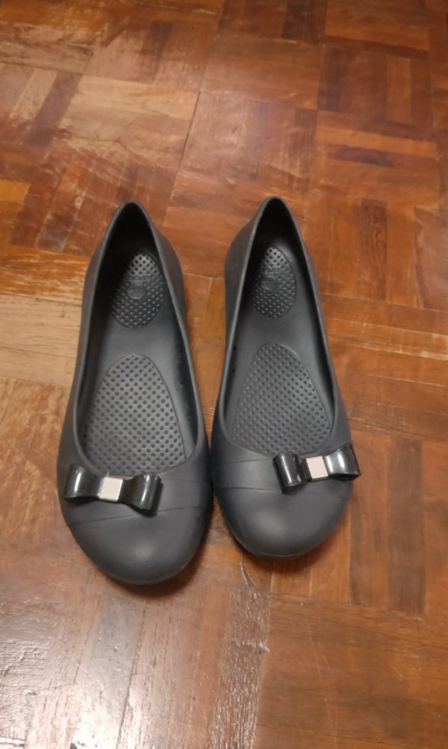 crocs work flats