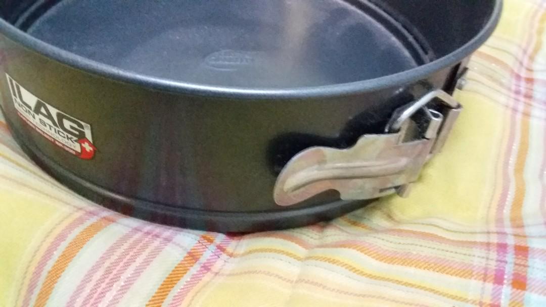Ilag circular baking dish (Category: Bakeware) located in Antipolo. Submitted by tobisshop.16 (Listing ID 176440825, Image 3). Description: Ilag circular baking dish Can be opened for serving after you baked the cake Bought for P600 at robinsons Used once *Last price posted ** Shipping anywhere ***No meet up. You may schedule a Pick up only in Antipolo Payment first MOP: BDO BPI Cebuana Western Palawan Bitcoin Truemoney Client should shoulder rem