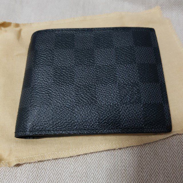 Authentic LV Louis Vuitton Damier Graphite Amerigo Mens Wallet, Men's  Fashion, Watches & Accessories, Wallets & Card Holders on Carousell