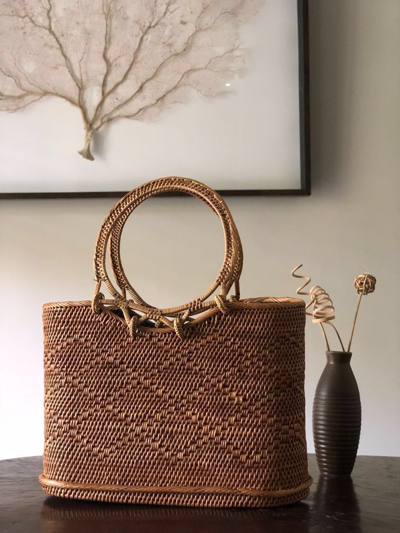bag with round handle