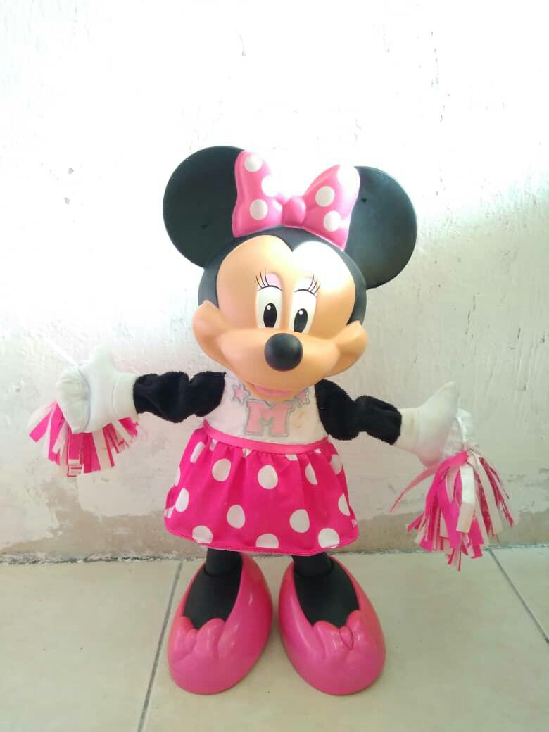 minnie mouse dancing and singing toy
