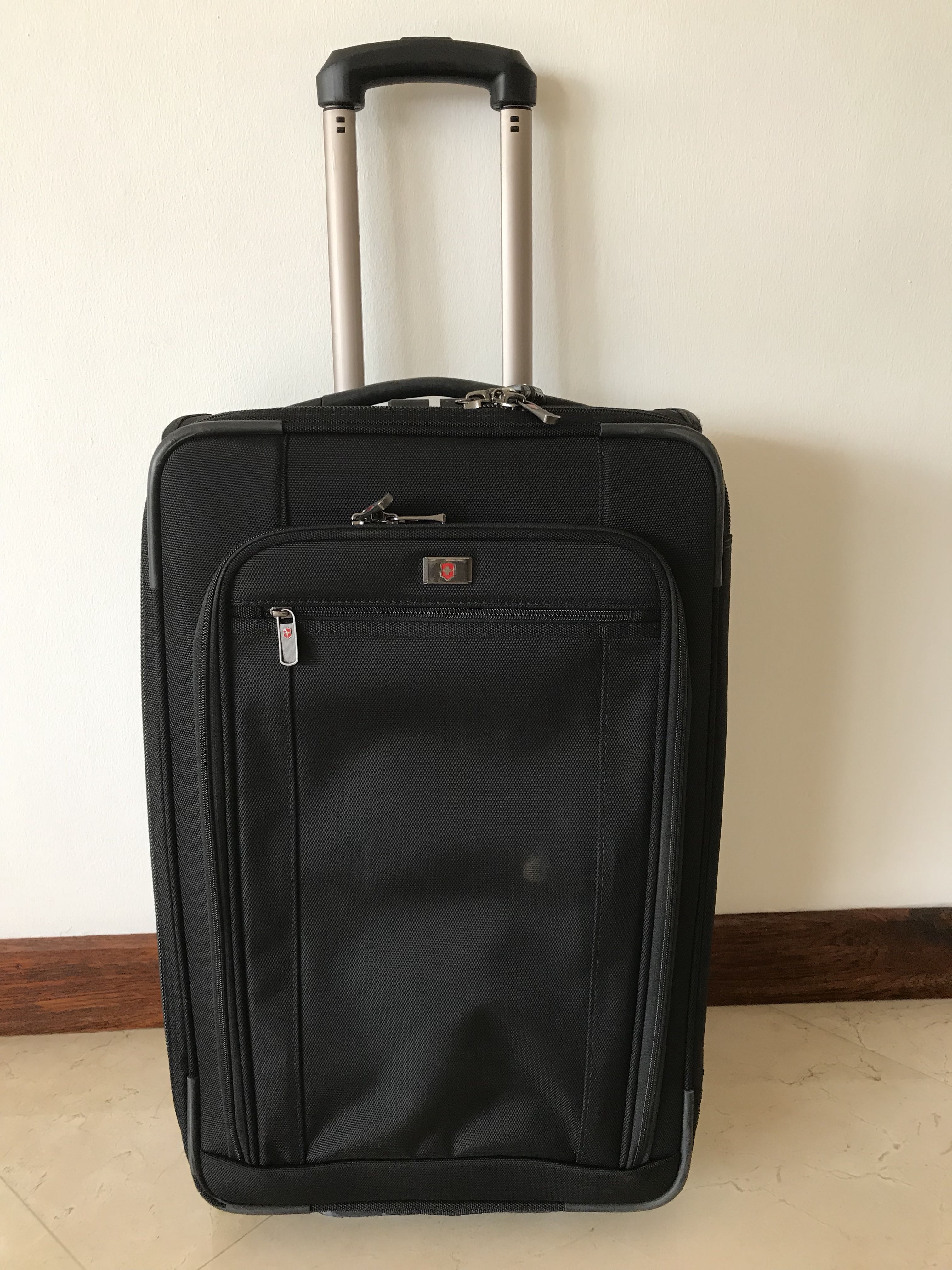 Victorinox 2-wheeled Travel Luggage Bag, Hobbies & Toys, Travel ...