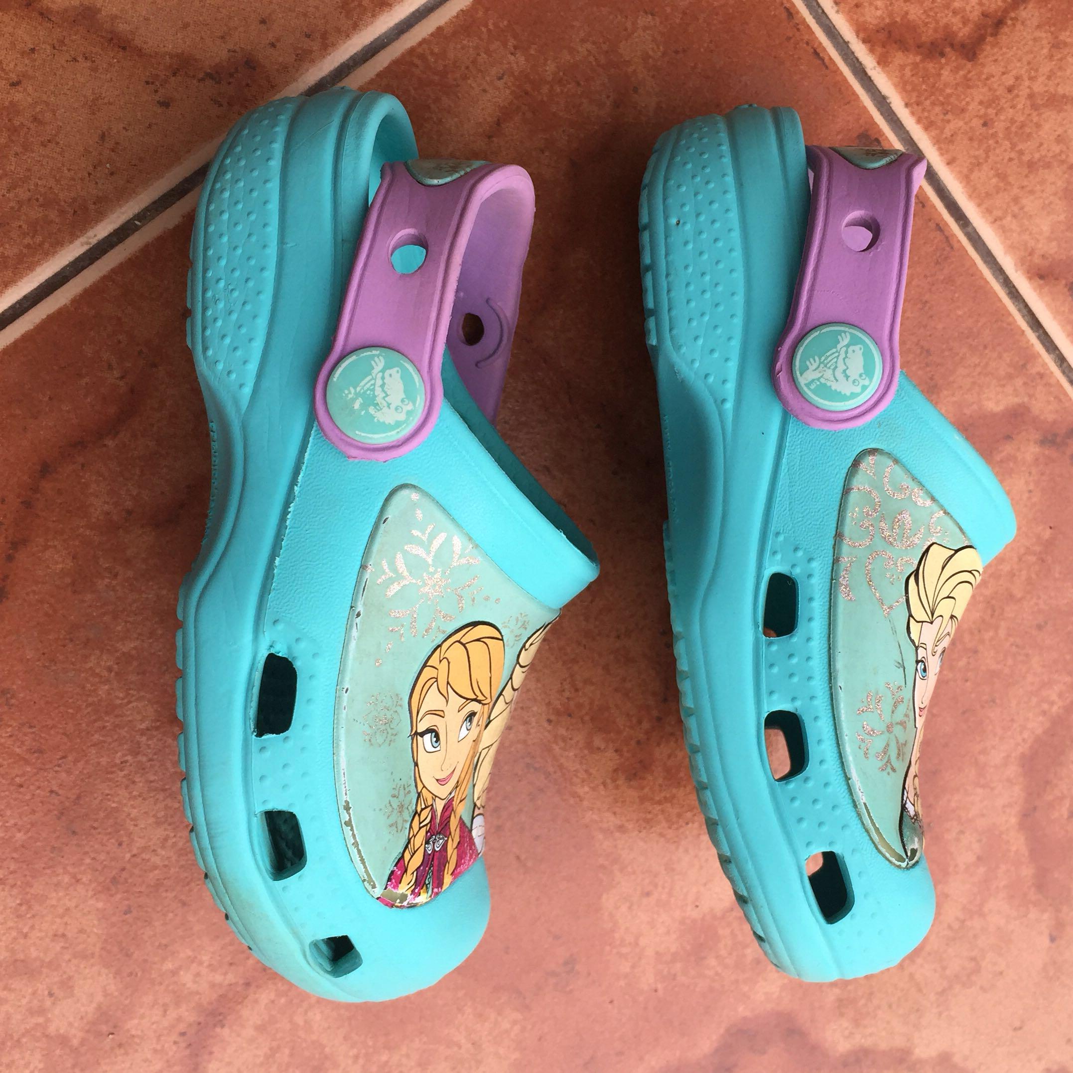 Authentic used crocs (Category: Babies & Kids Fashion) located in Bacolod City. Submitted by kitkat_2016 (Listing ID 176671563, Image 2). Description: .