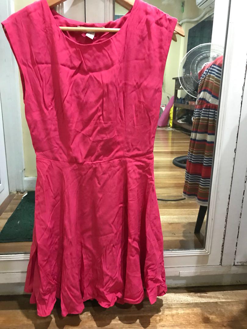 Forever21 Dress (Category: Dresses) located in Paranaque City. Submitted by declutter0921 (Listing ID 176668062, Image 1). Description: .
