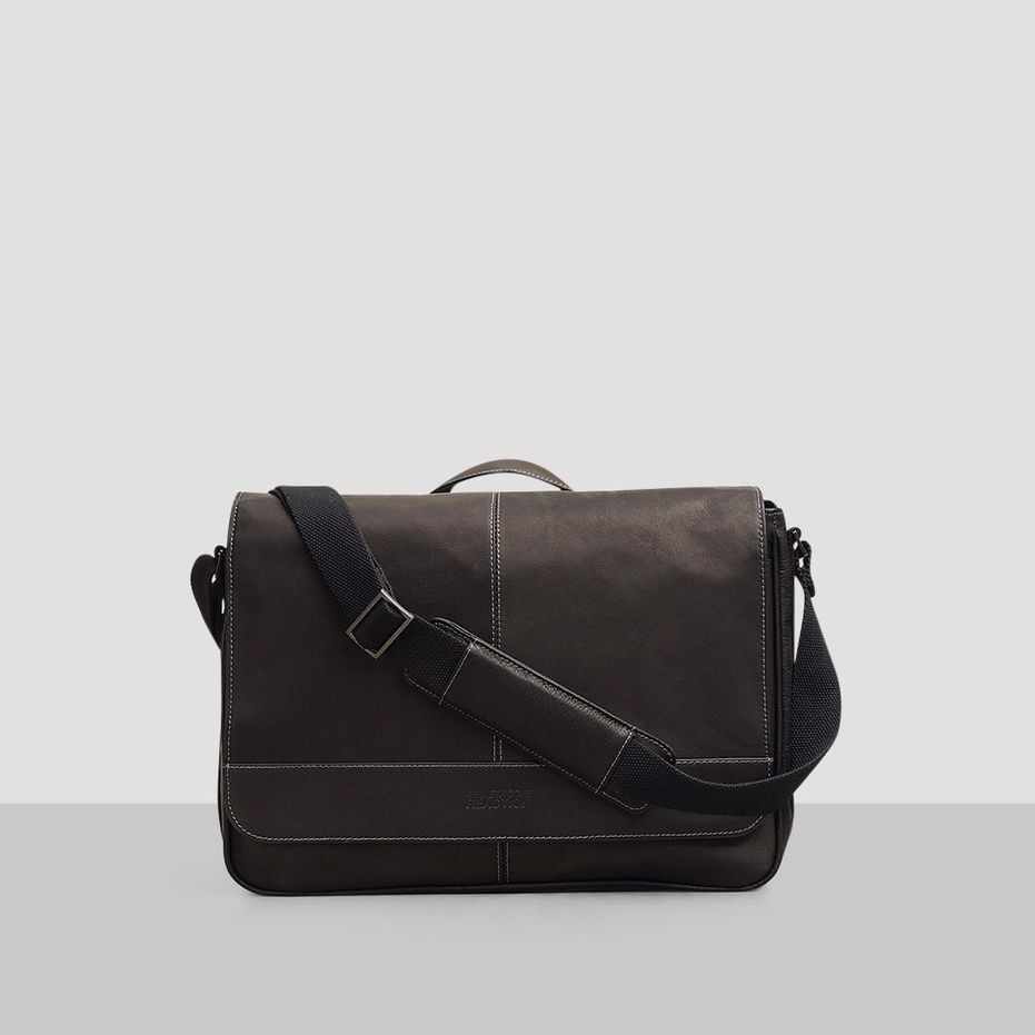 Kenneth cole risky best sale business messenger bag