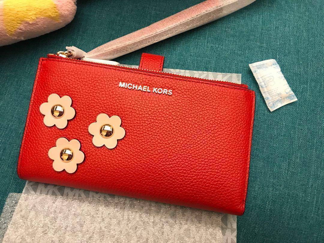 michael kors adele smartphone wristlet