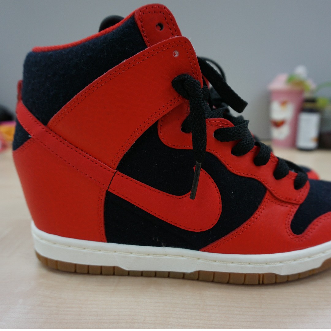 nike heel sneaker