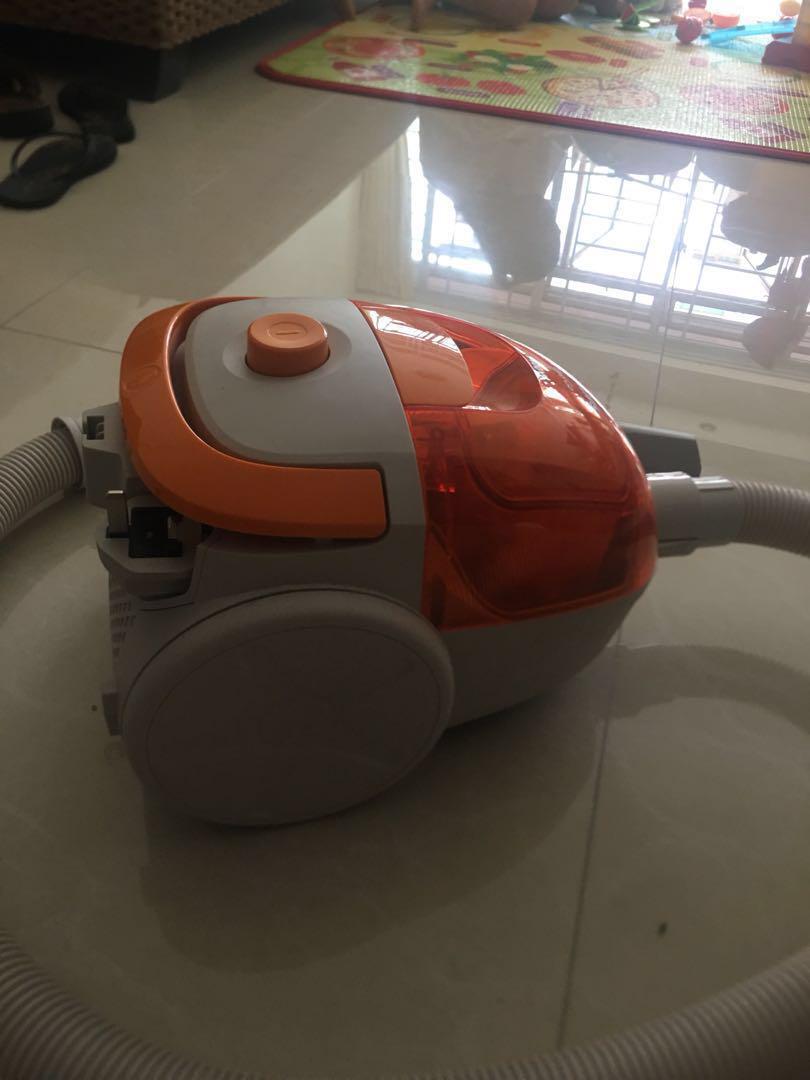 Philips EasyGo Cyclone 3 Vacuum Cleaner 1400W, TV & Home Appliances