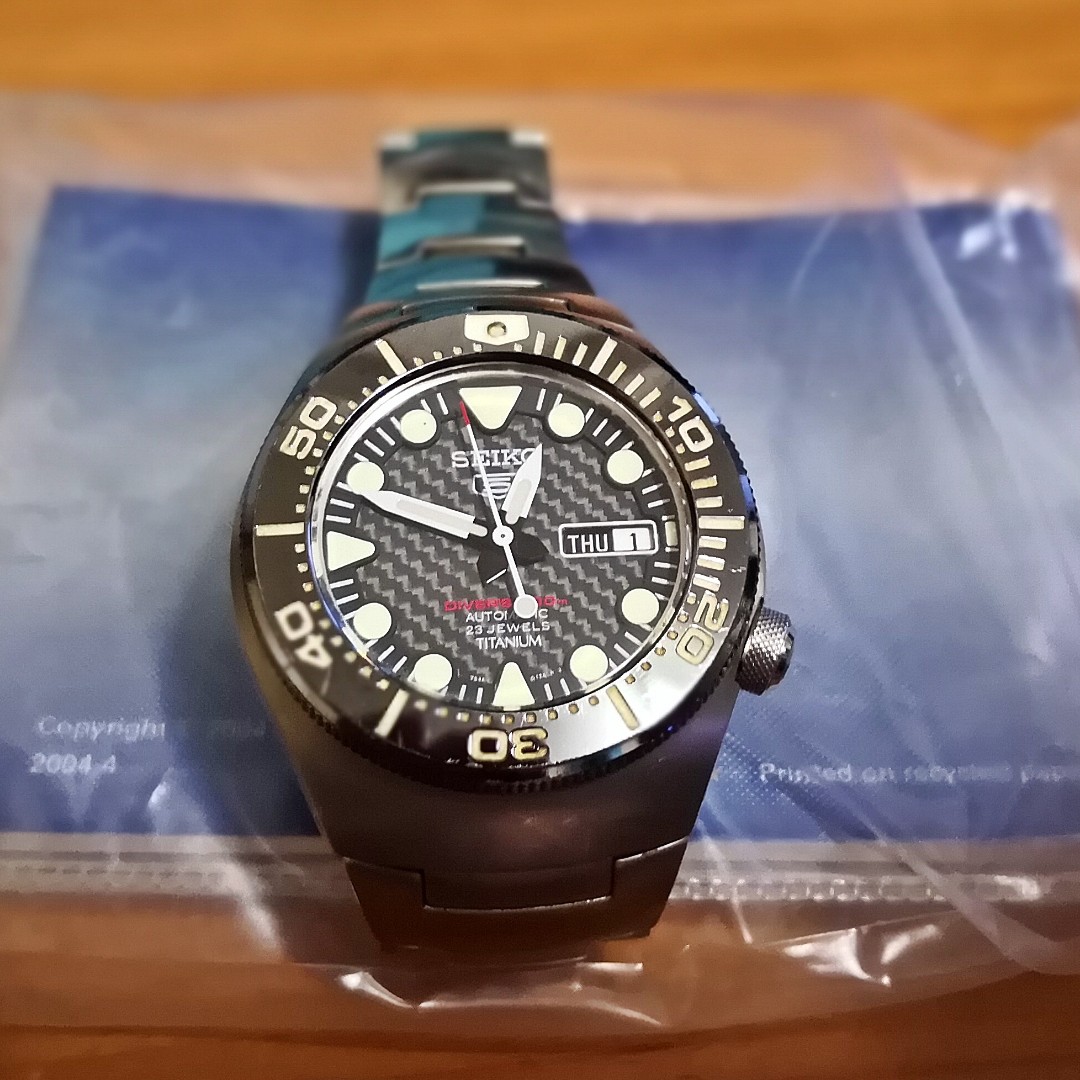 Rare SKZ205K1 Seiko 40th Anniversary Titanium Diver, Men's Fashion, Watches  & Accessories, Accessory holder, box & organizers on Carousell