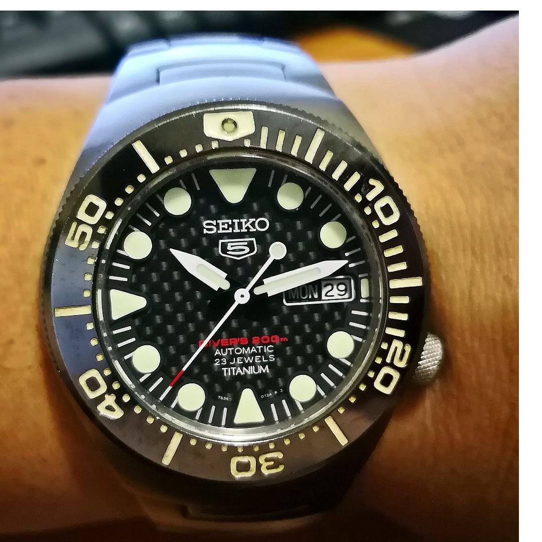 Seiko 5 40th anniversary limited hotsell edition