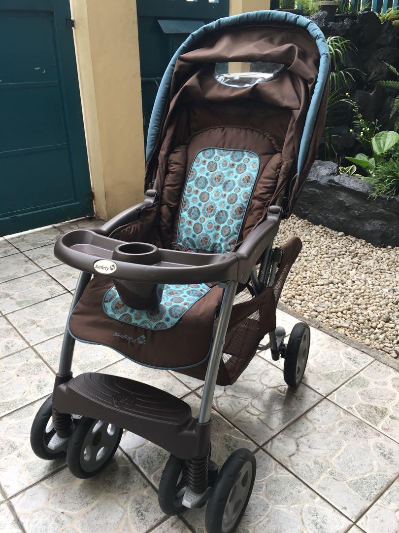 Safety 1st Jaunt Stroller/Travel System (Category: Strollers) located in Quezon City. Submitted by nicholevb (Listing ID 175714251, Image 2). Description: Selling the stroller but willing to sell as a complete travel system (price posted is for the stroller only; please message me to discuss!). If buying as a set, it comes with a carrier that doubles as a car seat when connected to the base. The carrier also connects to the stroller. The stroller