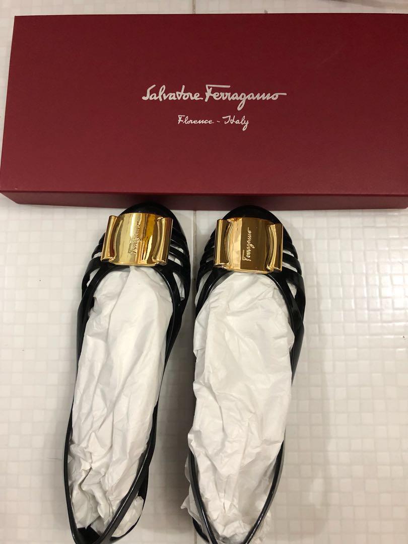 ferragamo bermuda jelly