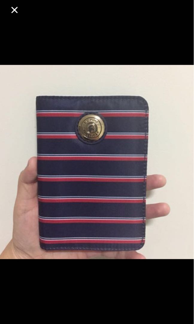 tommy hilfiger passport wallet