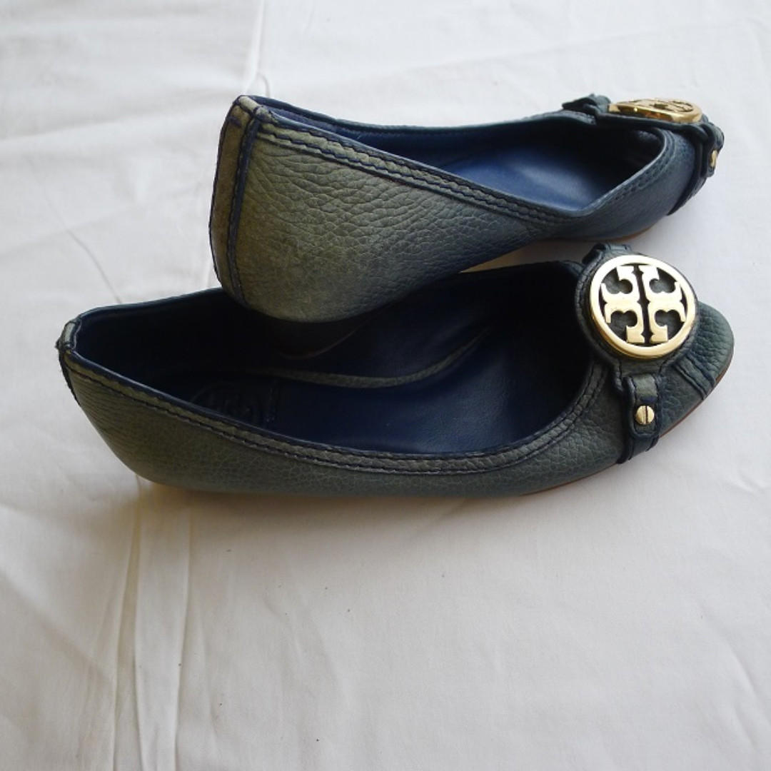 Tory Burch Amanda Open Toe Wedge Shoes Blue Gradient Leather, Women's  Fashion, Footwear, Loafers on Carousell