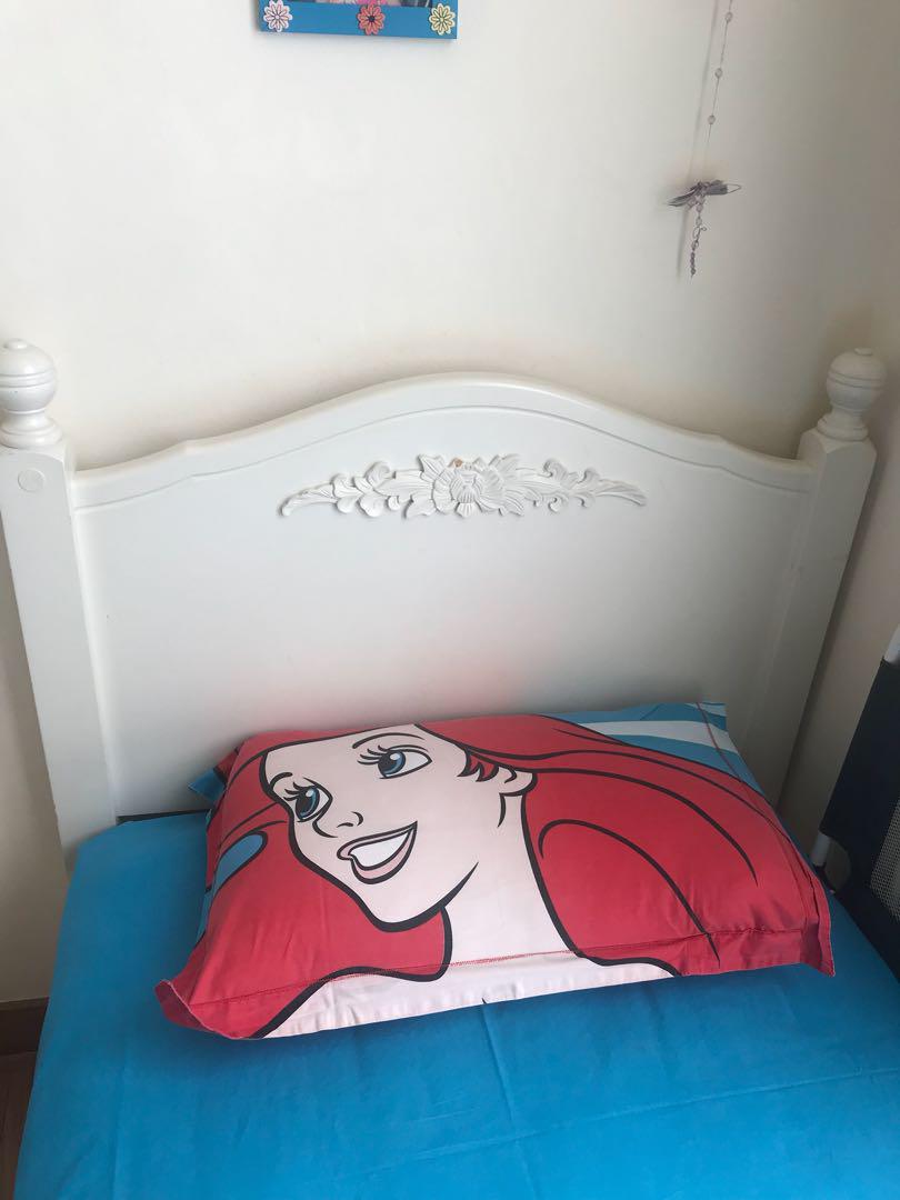 Beautiful full sized single bed frame, Furniture & Home Living