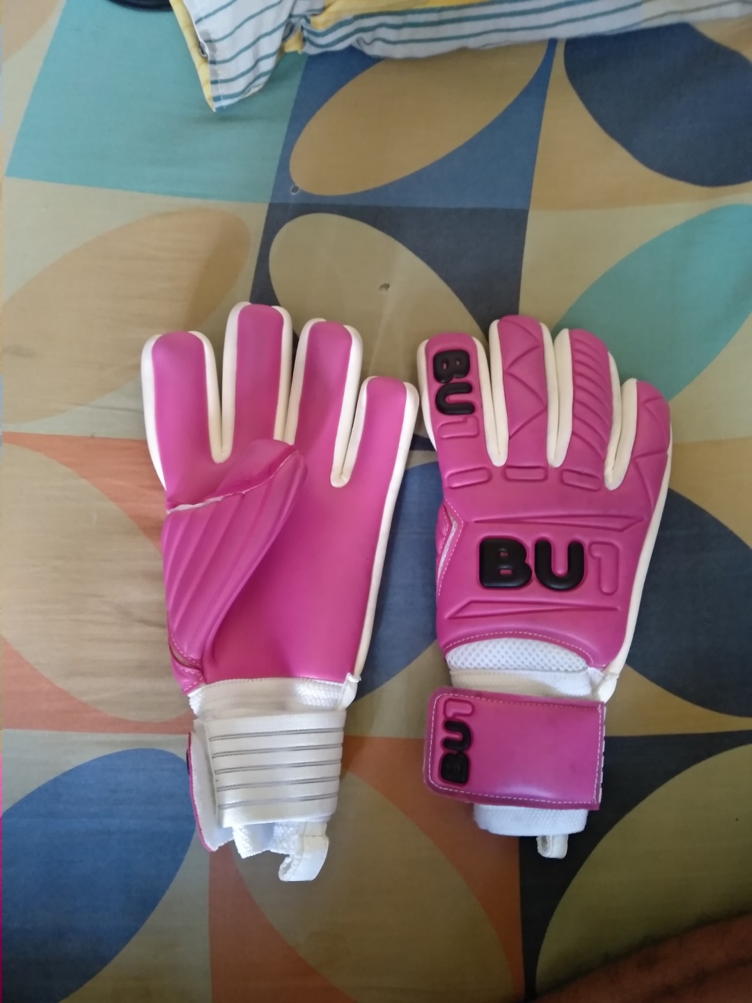 Bu1 Goalkeeper gloves, Sports Equipment, Sports & Games, Racket & Ball