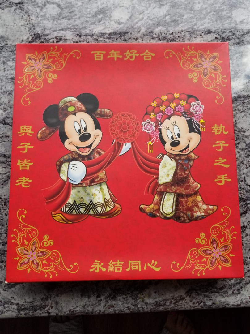 Disney Wedding Photo Album 米奇老鼠結婚相簿 Photography On Carousell