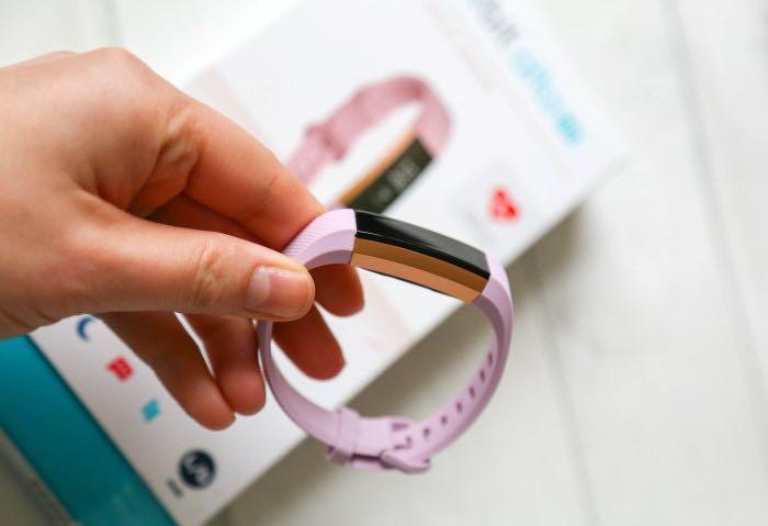 Fitbit hr rose gold hotsell