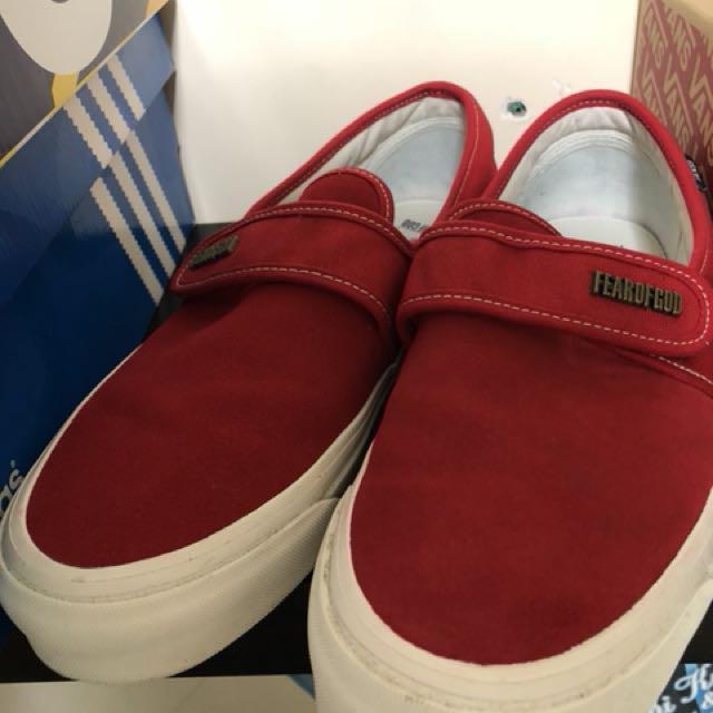 all red slip on vans