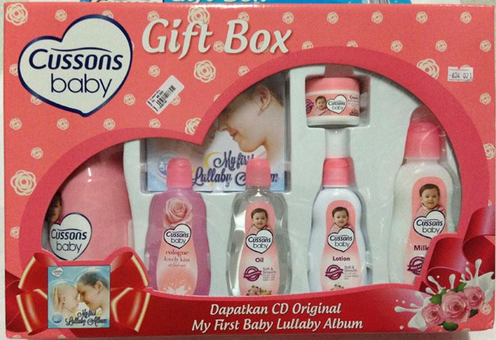 Gift Box Cussons 1 Set Box Hadiah Anak Bayi Bedak Baby Bayi Anak Perawatan Makanan Anak Di Carousell