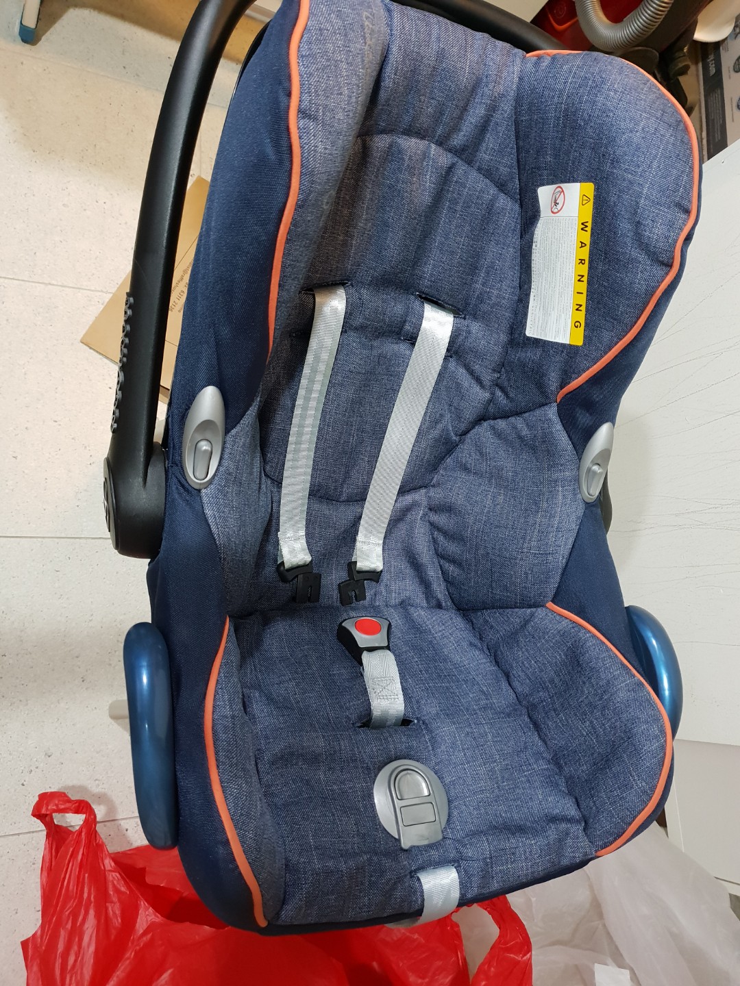 Maxi cosi cabriofix, Babies & Kids, Strollers, Bags & Carriers on Carousell