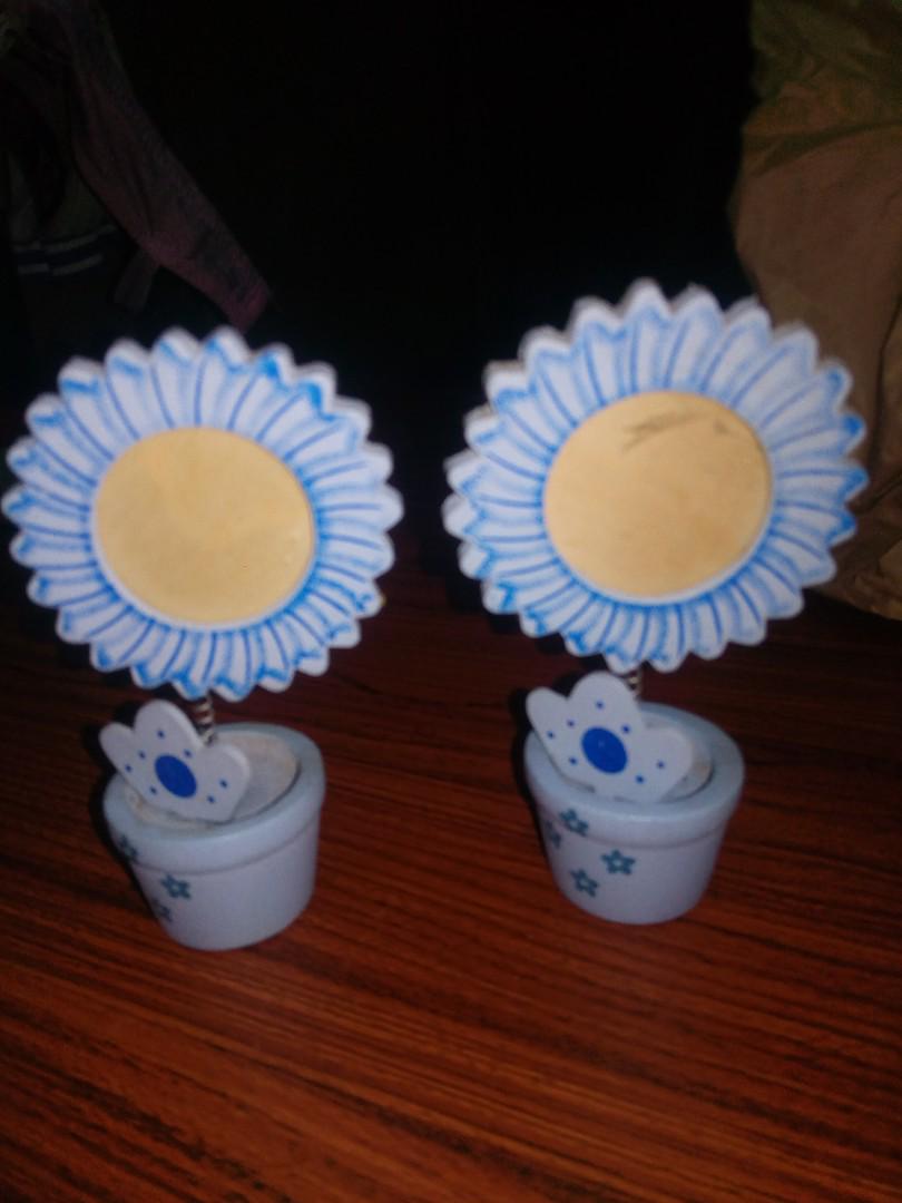 Minimalist flower with picture display (Category: Other Home Decor) located in Quezon City. Submitted by carl_pam (Listing ID 176772506, Image 1). Description: wood flower display about 4 or 5inches, a 2x2 picture can be place on it.best for side table display.cute.25 each po pwd n 40 for two.