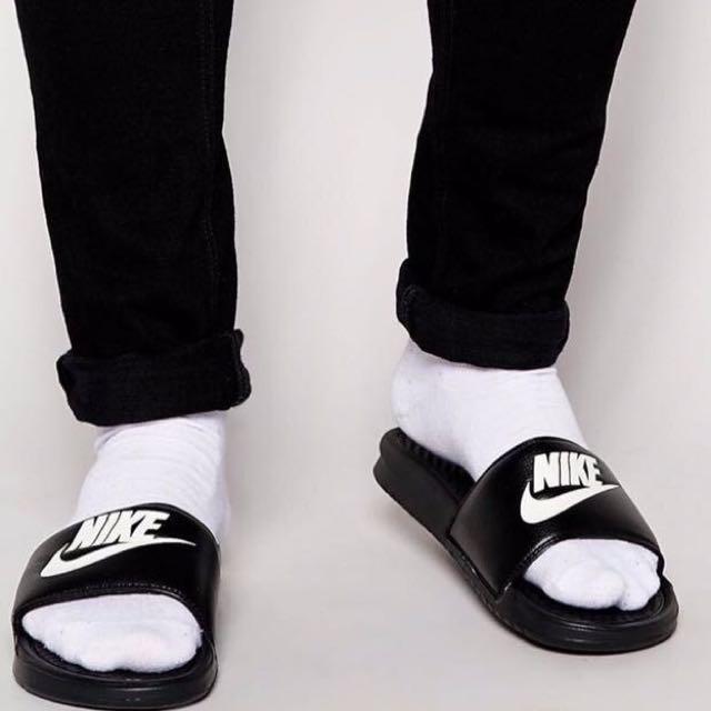 nike benassi slippers