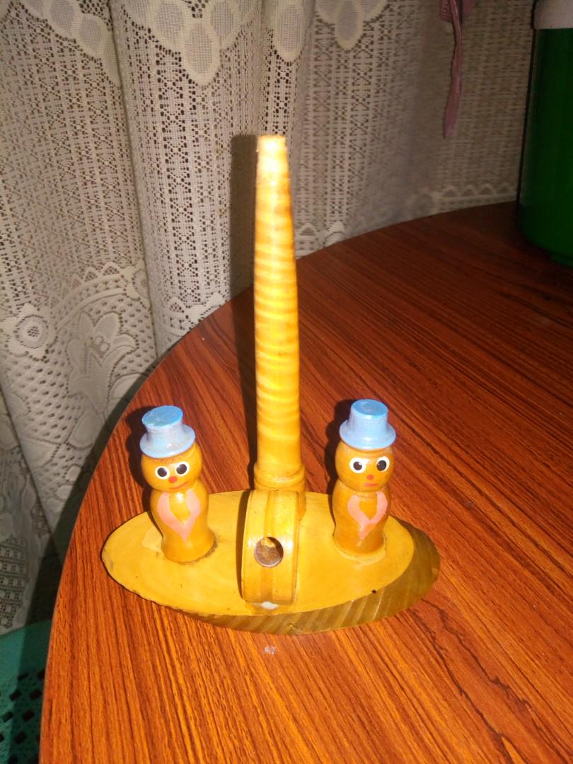 pen holder display (Category: Towels, Napkins & Holders) located in Quezon City. Submitted by carl_pam (Listing ID 176773142, Image 1). Description: clearance sale napo.mglilipat bahay lng so kelangn ibenta ung hindi n kelangn. height approx 5 to 6inches.still best for side table display or kht sa car pwd rin..