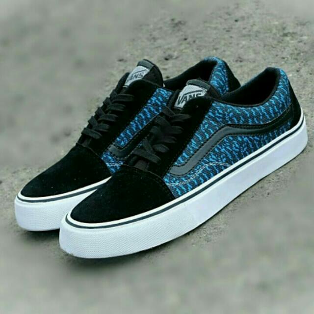 sepatu vans out school