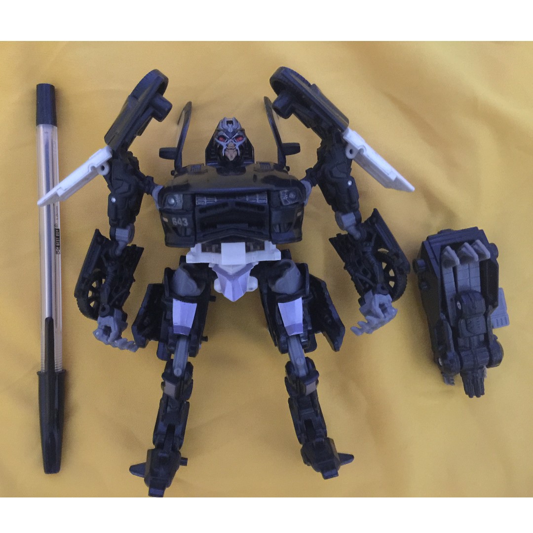 transformers deluxe barricade dotm dark of the moon with mech tech