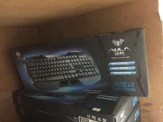 Teclado luminoso de tres colores