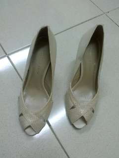 Sepatu Charles & Keith uk. 36