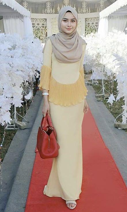 Pakaian red carpet muslimah store