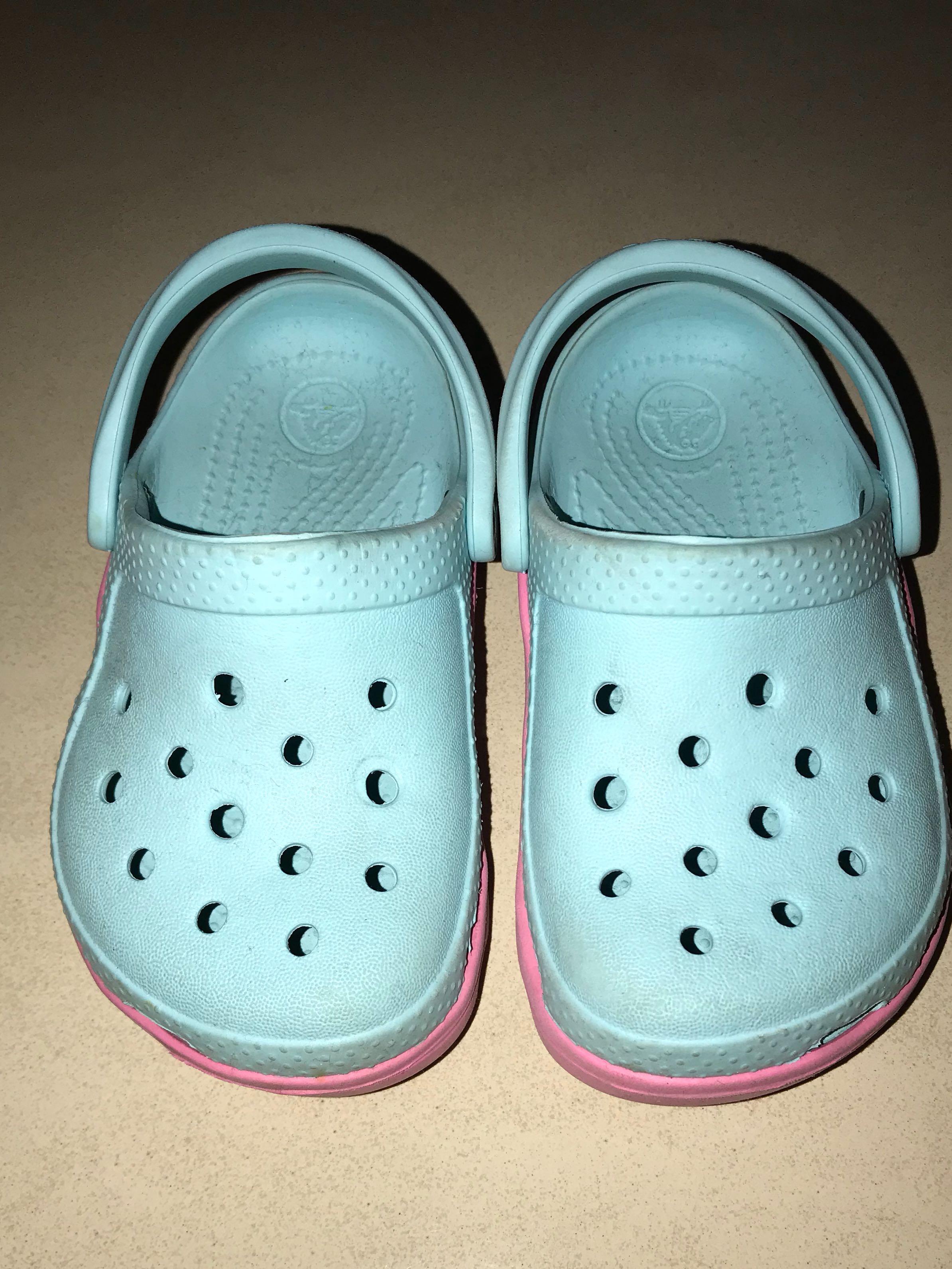 c 8 9 crocs