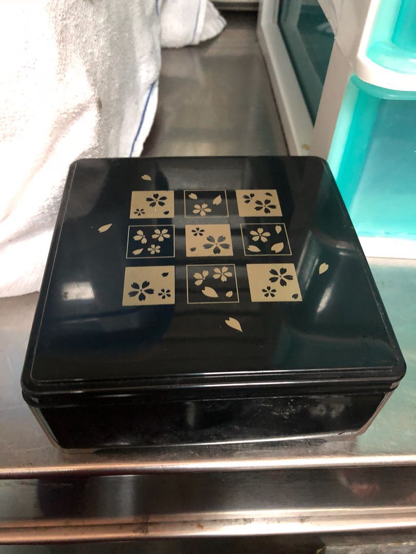 Daiso bento box, Furniture & Home Living, Kitchenware & Tableware, Food