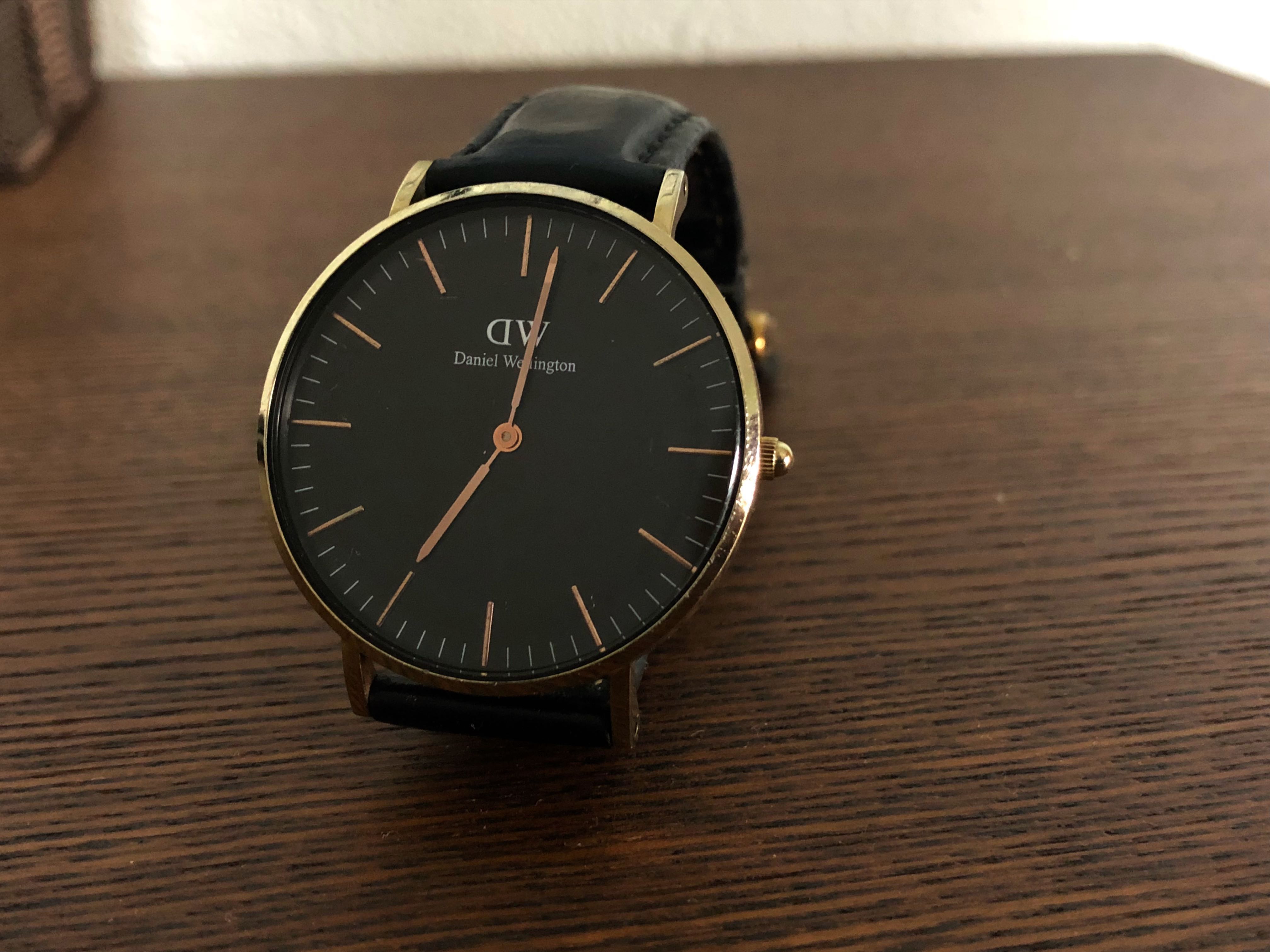 Daniel wellington top black gold