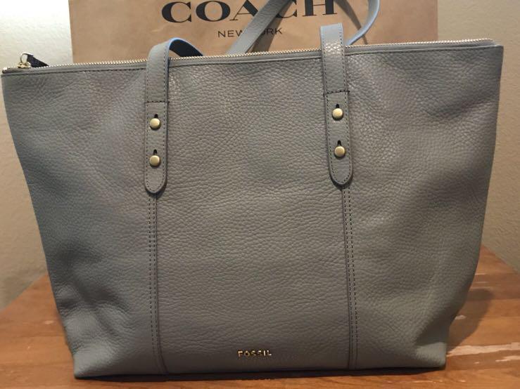 grey fossil purse
