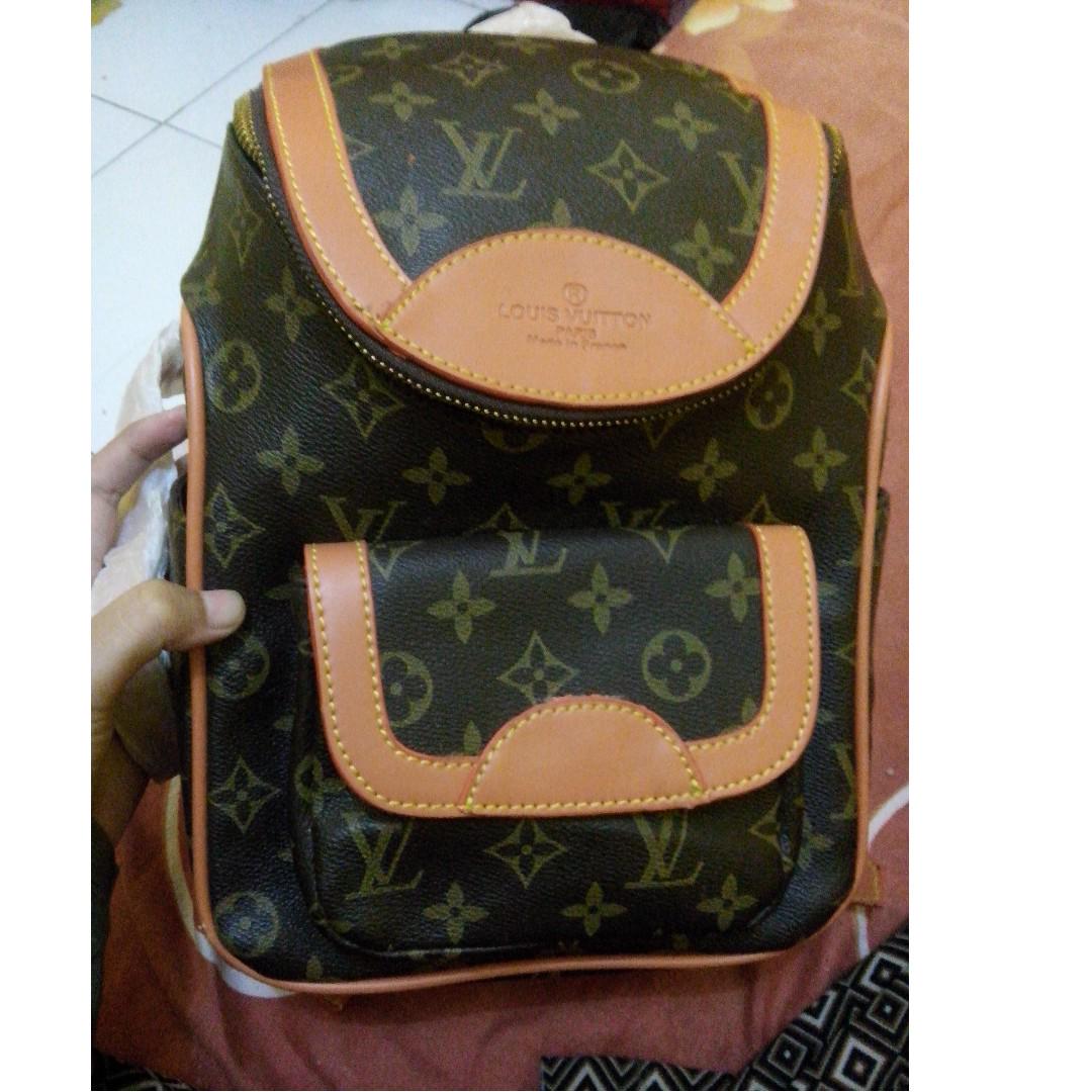 Ransel LV, Fesyen Wanita, Tas & Dompet di Carousell