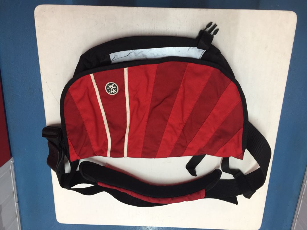 Crumpler Messenger Bag Large, Luxury, Bags & Wallets on Carousell