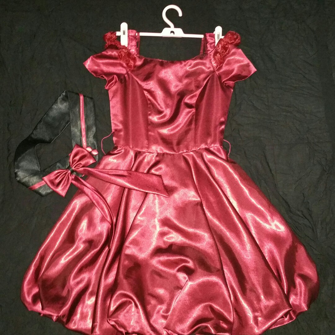 Gaun Merah Red Gown Butik Bridesmaid Pesta Fesyen Wanita Pakaian Wanita Gaun Rok Di Carousell