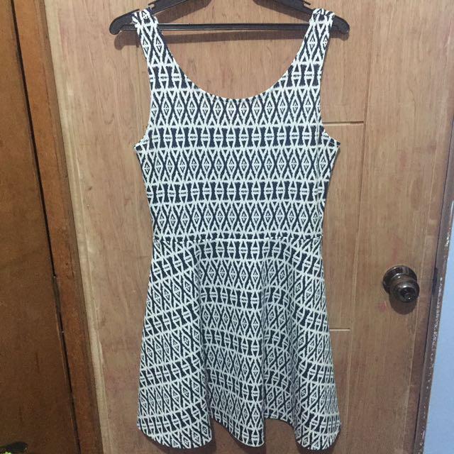 H&M Dress (original, bought in US) (Category: Dresses) located in Manila. Submitted by laladc (Listing ID 103116813, Image 1). Description: Good as brand new 👍😊 Size US8 (I'm small to medium built, mostly medium here in Pinas) Used it only once (I look chubby in it 😔 haha!) H&M original (you may check it in any H&M stores now; it's being sold at P599) Shipping or meet-up okay.