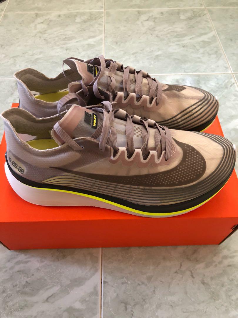 Nike zoom fly sp element react cdg, 男裝, 男裝鞋- Carousell