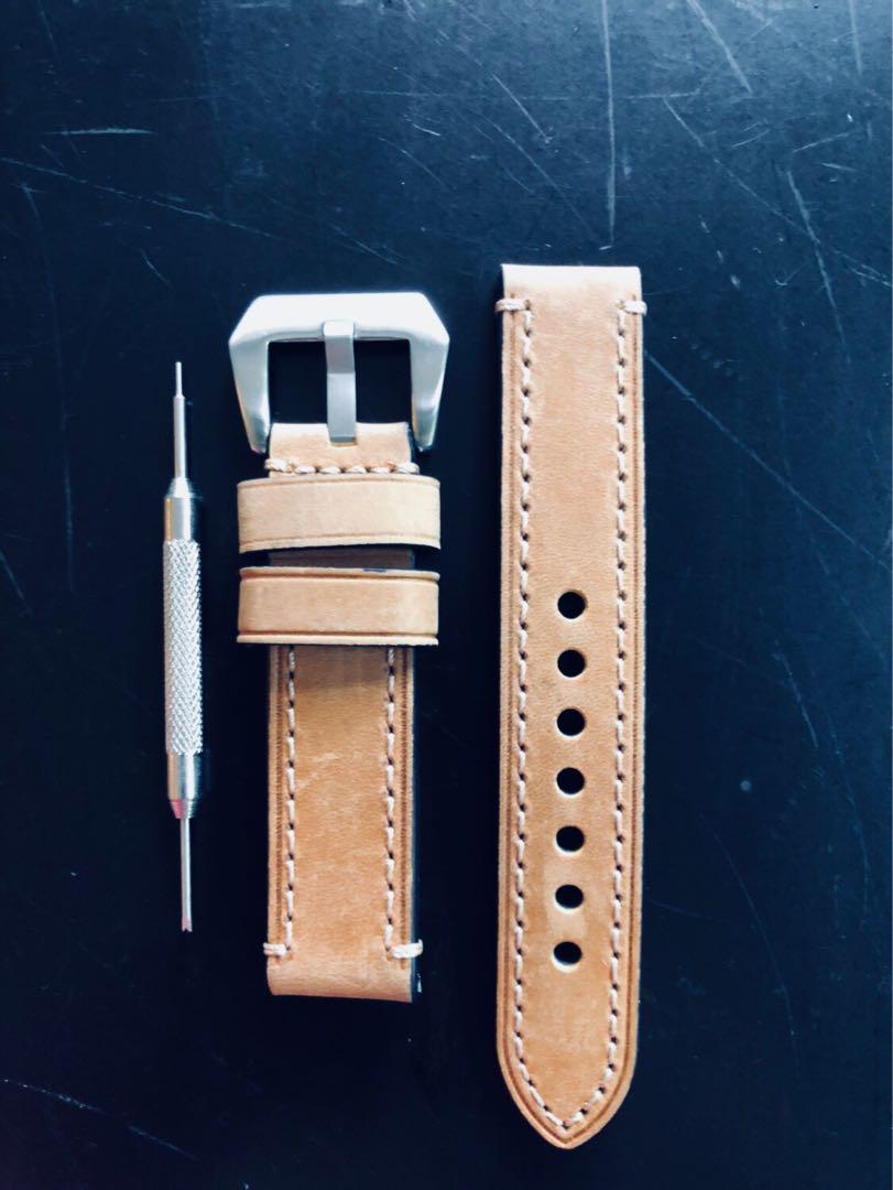 Watch Strap (Category: Men's Watches) located in Singapore. Submitted by wee29 (Listing ID 177133021, Image 2). Description: Brand new watch strap RFS: wrong size Condition: 10/10 Price is $15 Price is non negotiable And fixed. Happy shopping.. cheers !.