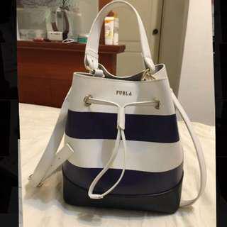 FURLA手提肩背兩用水桶包